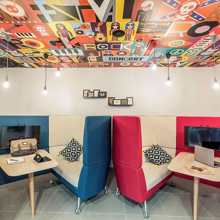 Ibis Valencia Bonaire Aeropuerto 호텔 2*