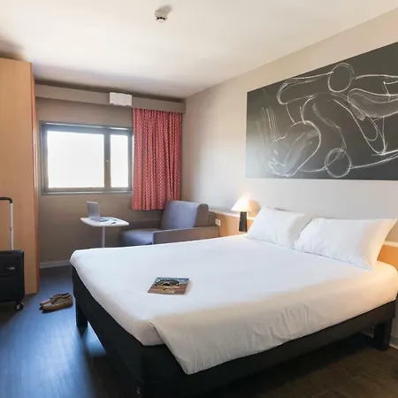 Ibis Valencia Bonaire Aeropuerto 호텔