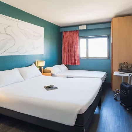 Ibis Valencia Bonaire Aeropuerto Hotel 2*