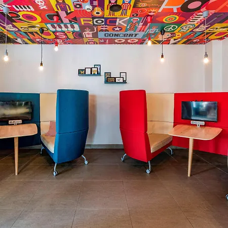 فندق Ibis Valencia Bonaire Aeropuerto 2*