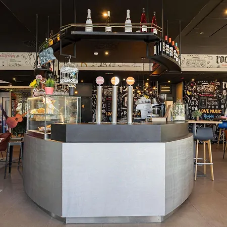 Ibis Valencia Bonaire Aeropuerto 2*