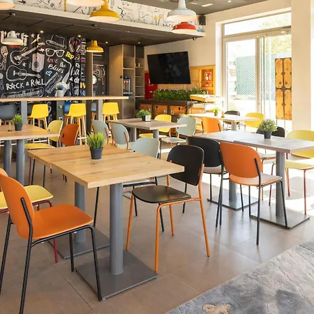 Ibis Valencia Bonaire Aeropuerto 2*