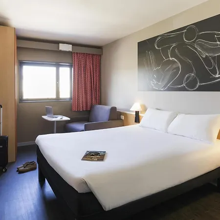 Ibis Valencia Bonaire Aeropuerto ホテル アルダヤ