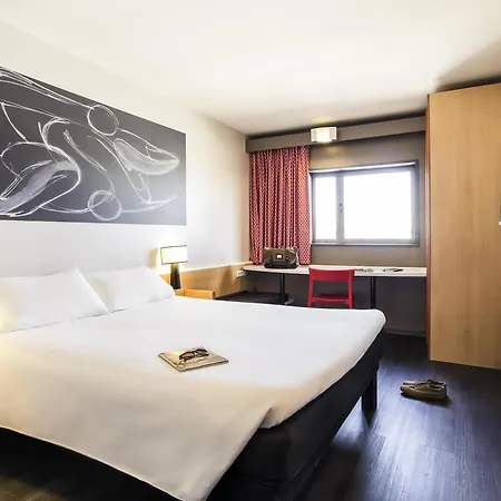 Ibis Valencia Bonaire Aeropuerto ホテル アルダヤ