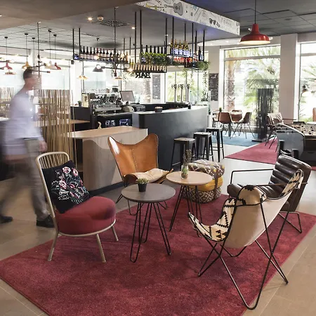 Ibis Valencia Bonaire Aeropuerto 2*