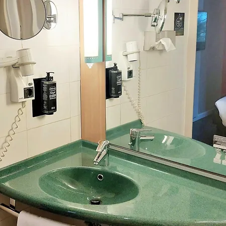 Ibis Valencia Bonaire Aeropuerto Hotel 2*