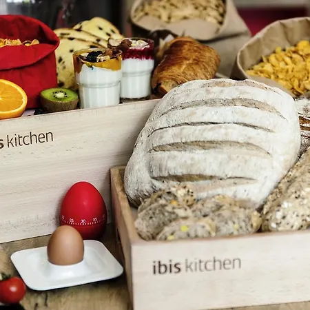 فندق Ibis Valencia Bonaire Aeropuerto 2*