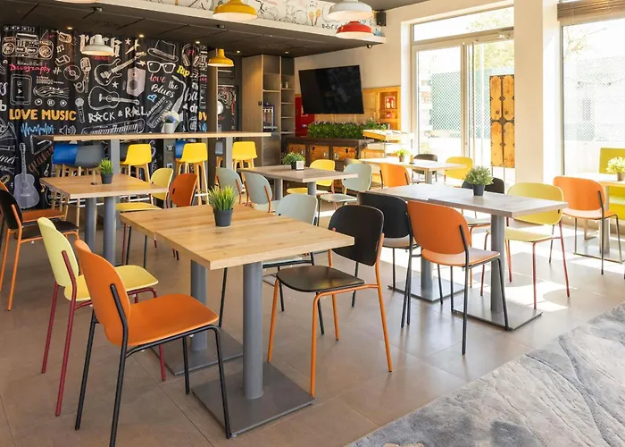 Ibis Valencia Bonaire Aeropuerto 2*